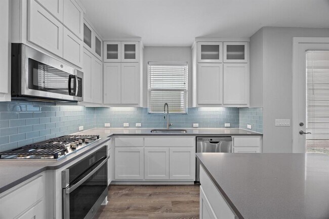 Building Photo - 2222 Simond Ave