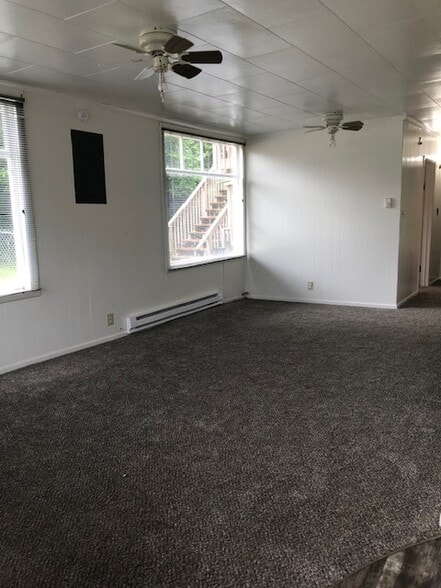 Living room - 432 11th St