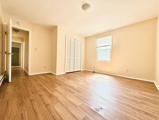 Building Photo - 1325 Browne Ln