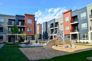 Building Photo - Pinney Lane