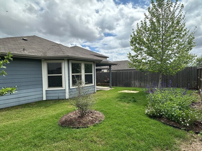 Building Photo - Beautiful 3bd/2ba in Meyers Landing Subdivision