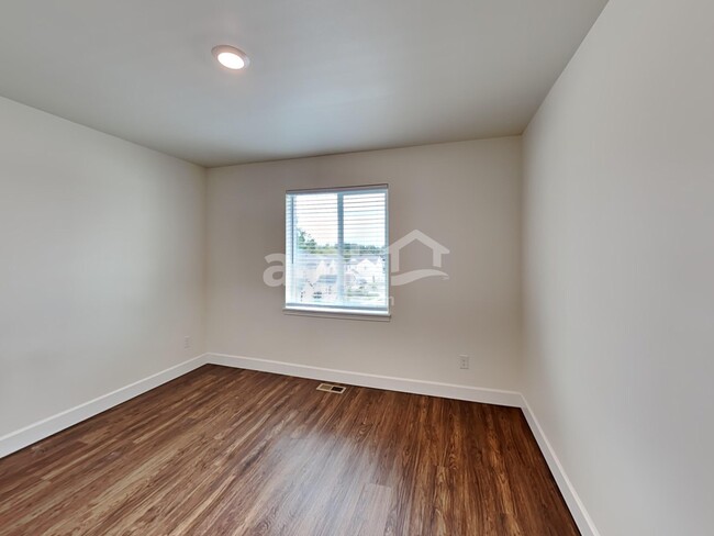 Building Photo - 13704 107th Ave Ct E