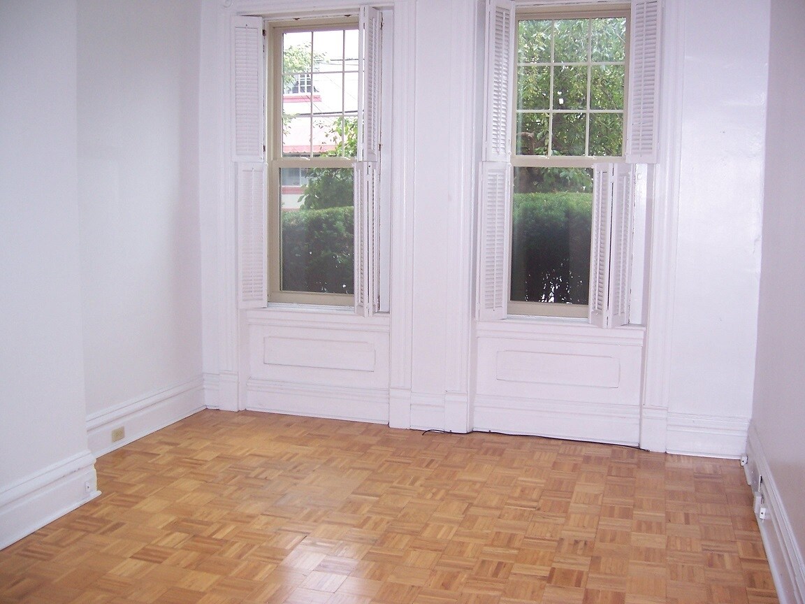 Building Photo - 5431 Howe St