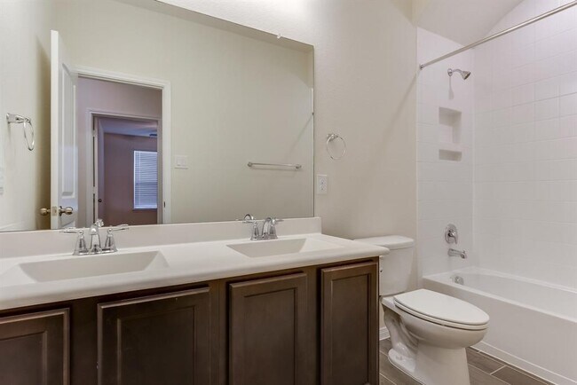 Building Photo - 1515 Holly Chase Ct