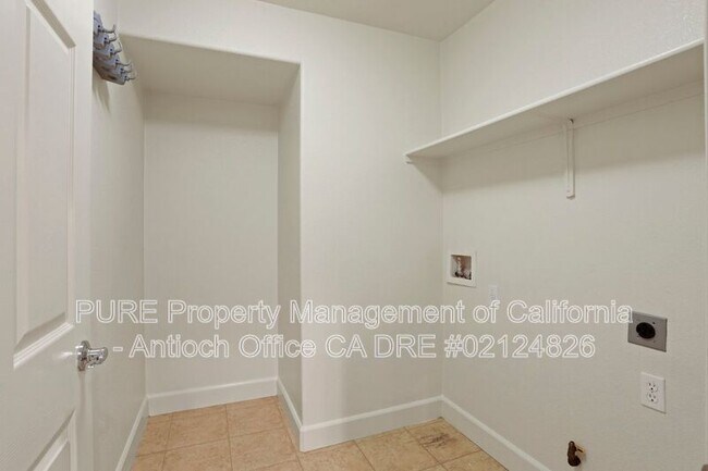 Building Photo - 60 Xena Court