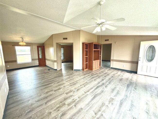 Building Photo - 1841 County Rd 382