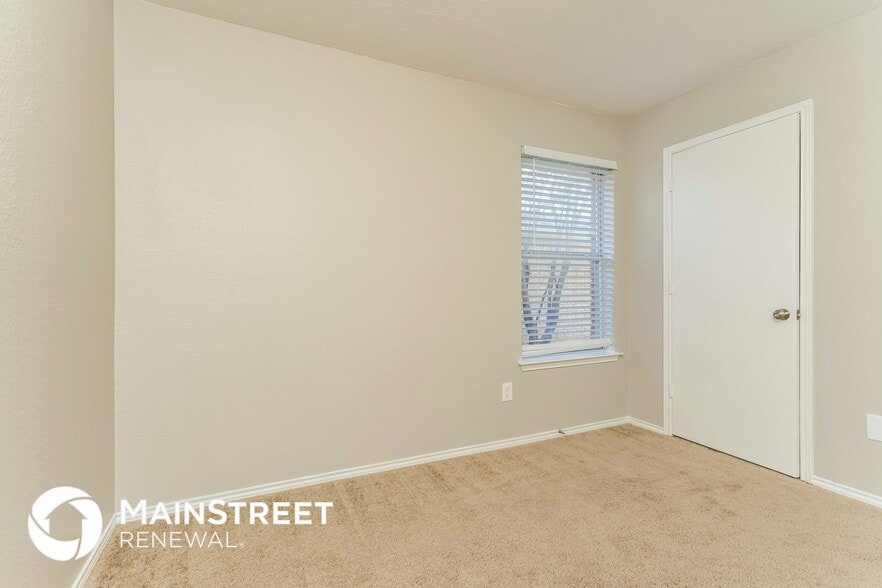 Building Photo - 717 Somerset Dr