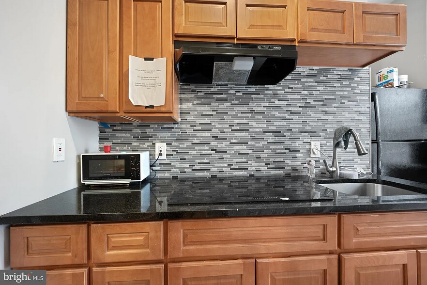 Building Photo - 1610 Dyre St