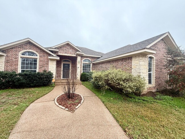 Building Photo - Spacious 4-Bedroom Home in Midway ISD