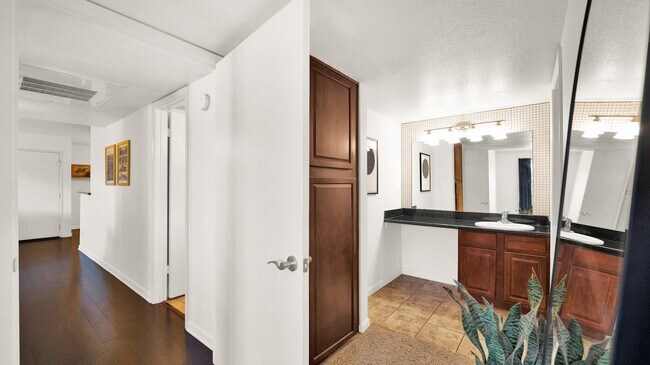 Building Photo - 5995 N 78th St