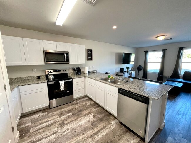 Building Photo - New 4 Bedroom Home in Bullhead City! AVAILABLE FURNISHED OR UNFURNISHED!