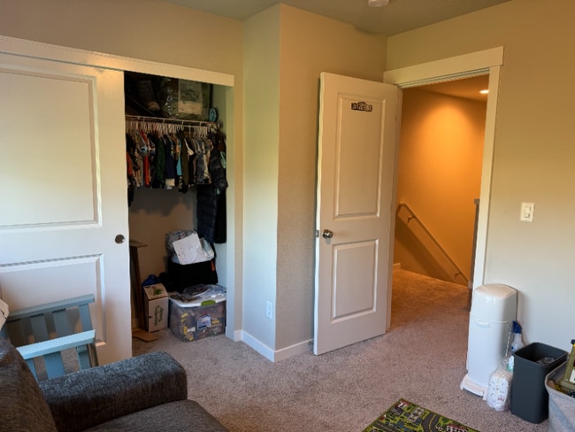 Building Photo - 162 SW Howard Pl N