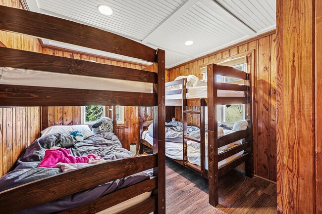 Building Photo - 5884 Rays Dr