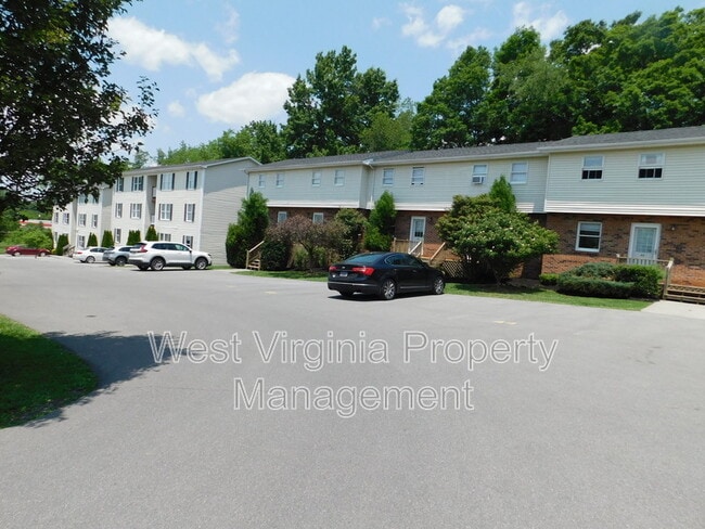 Building Photo - 210 Cardinal Wy