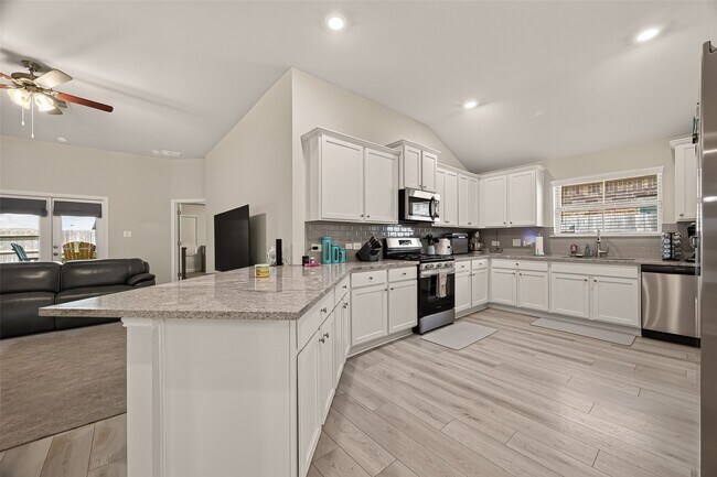Building Photo - 2605 Golden Palms Ln