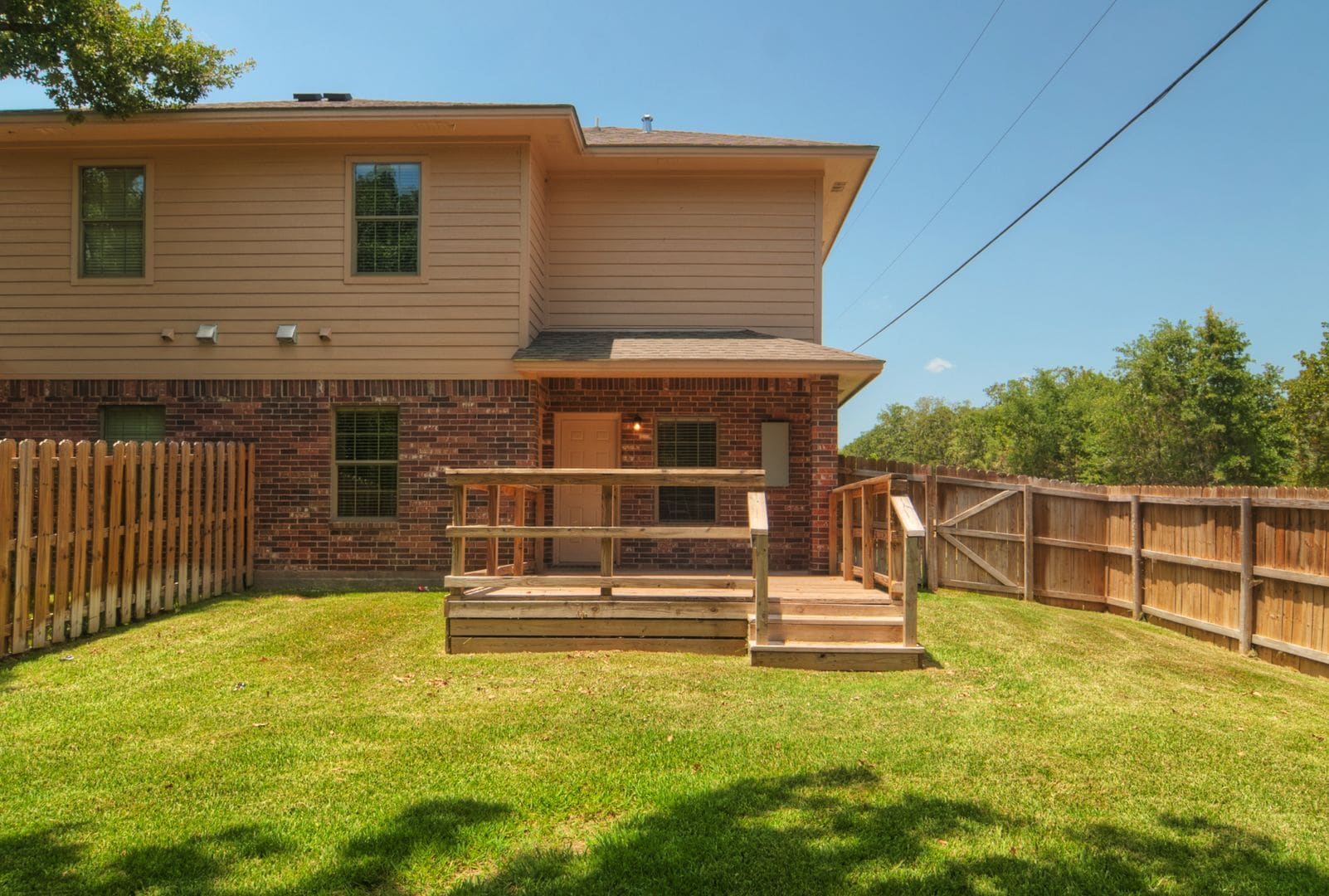 Building Photo - Sublease Available!! Fantastic 3 Bed, 3 Bath Duplex in Aggies Acres!