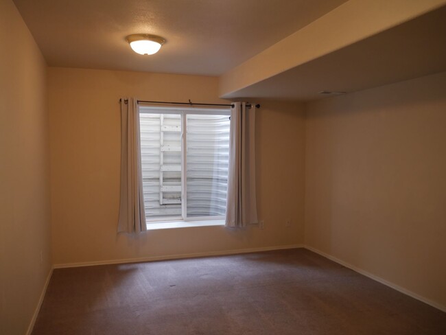 Building Photo - 4 Bed / 3.5 Bath in University Park with AC