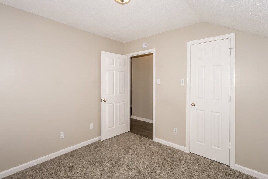 Building Photo - 9815 Riggin Dr