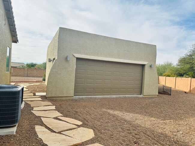 Building Photo - Beautiful Home in Rincon Trails!