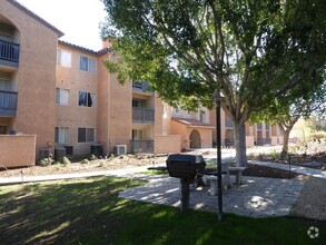 Building Photo - Spacious and Bright First Floor Condo at L...