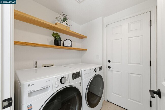 Building Photo - 601 Ambience Way