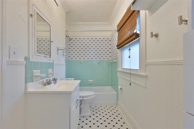 Building Photo - 340 Moffett Ct N