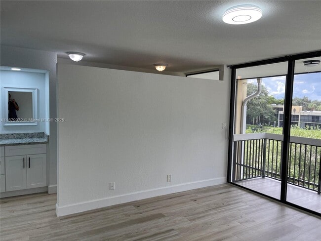 Building Photo - 2961 SW 87th Ave