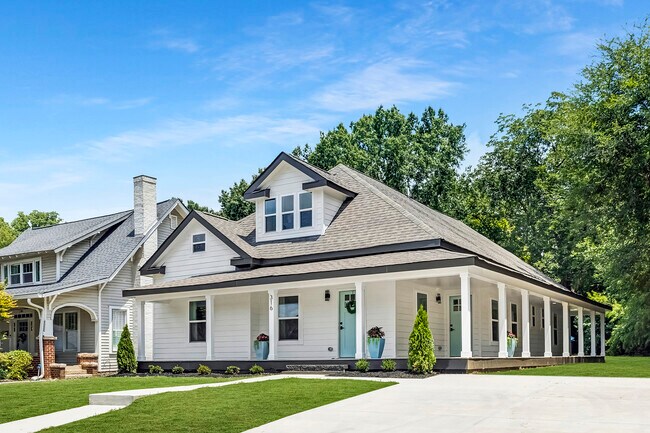 Building Photo - 316 W 14th St