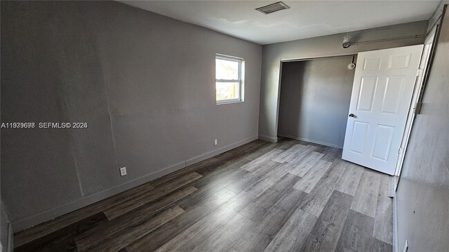 Building Photo - 374 NW 31st Ave