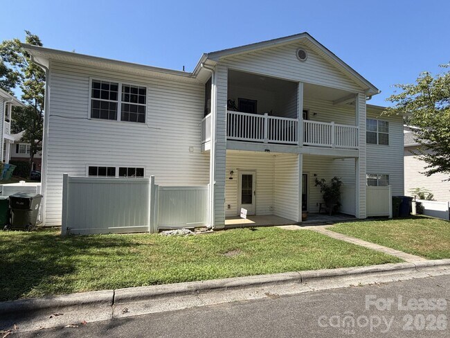 Building Photo - 21231 Hickory St