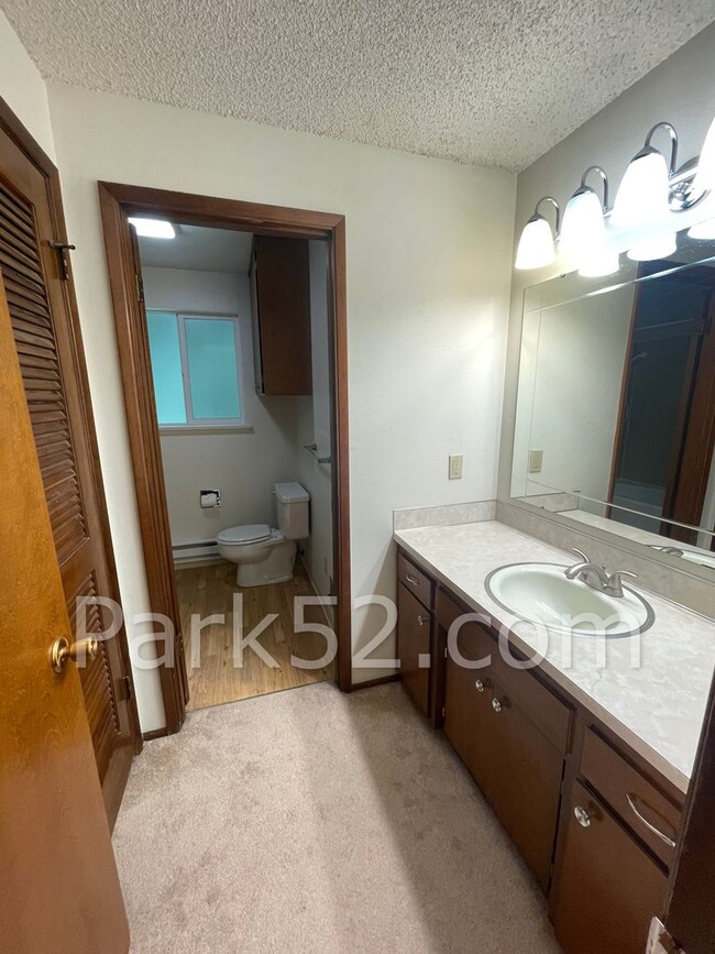 Building Photo - $500 Off 1st Full Month! 2 Bedroom Townhom...