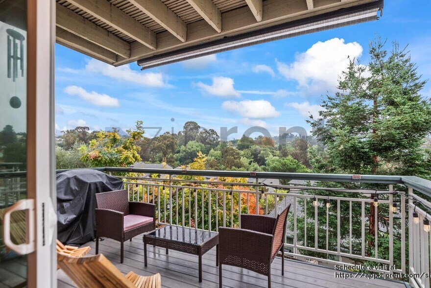 Building Photo - 25071 Oakridge Ct