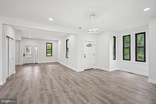 Building Photo - 3547 Finlaw Ave