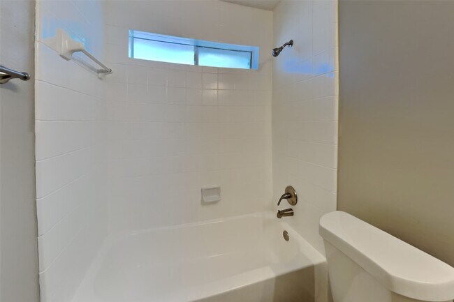 Building Photo - 3830 Paigewood Dr