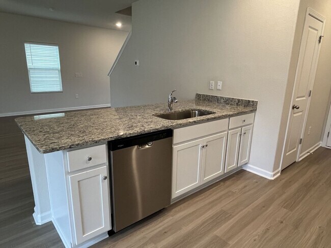 Building Photo - Newer 3 Bed House in East Charlotte