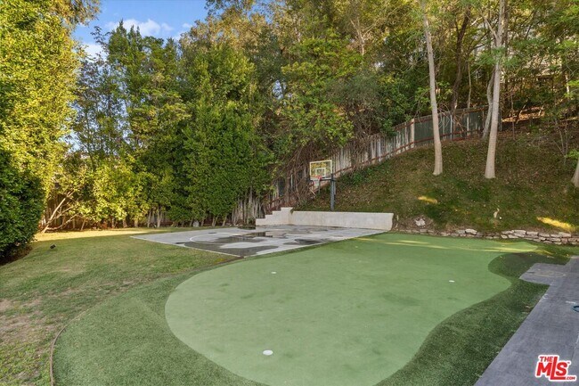 Building Photo - 2666 Hutton Dr