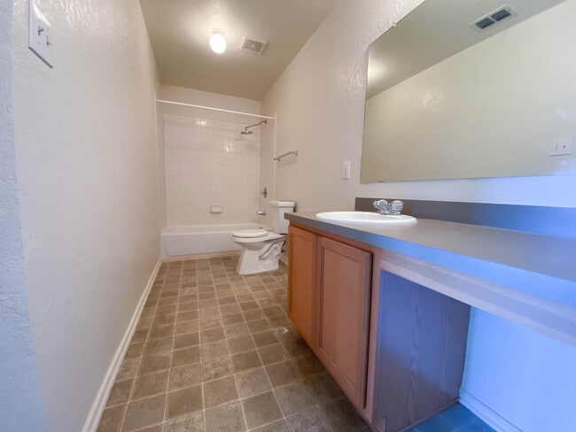 Building Photo - 3215 Northwest Blvd