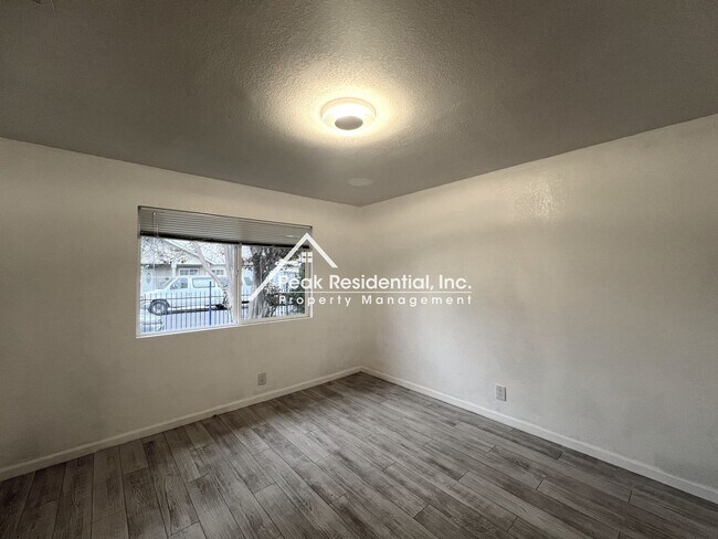 Building Photo - Updated 3bd/2ba Sacramento House