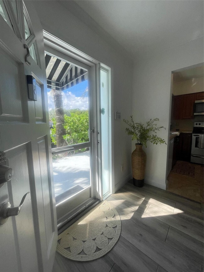 Building Photo - 2708 NE 14th Street Causeway