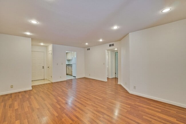 Building Photo - 2201 Monroe #505