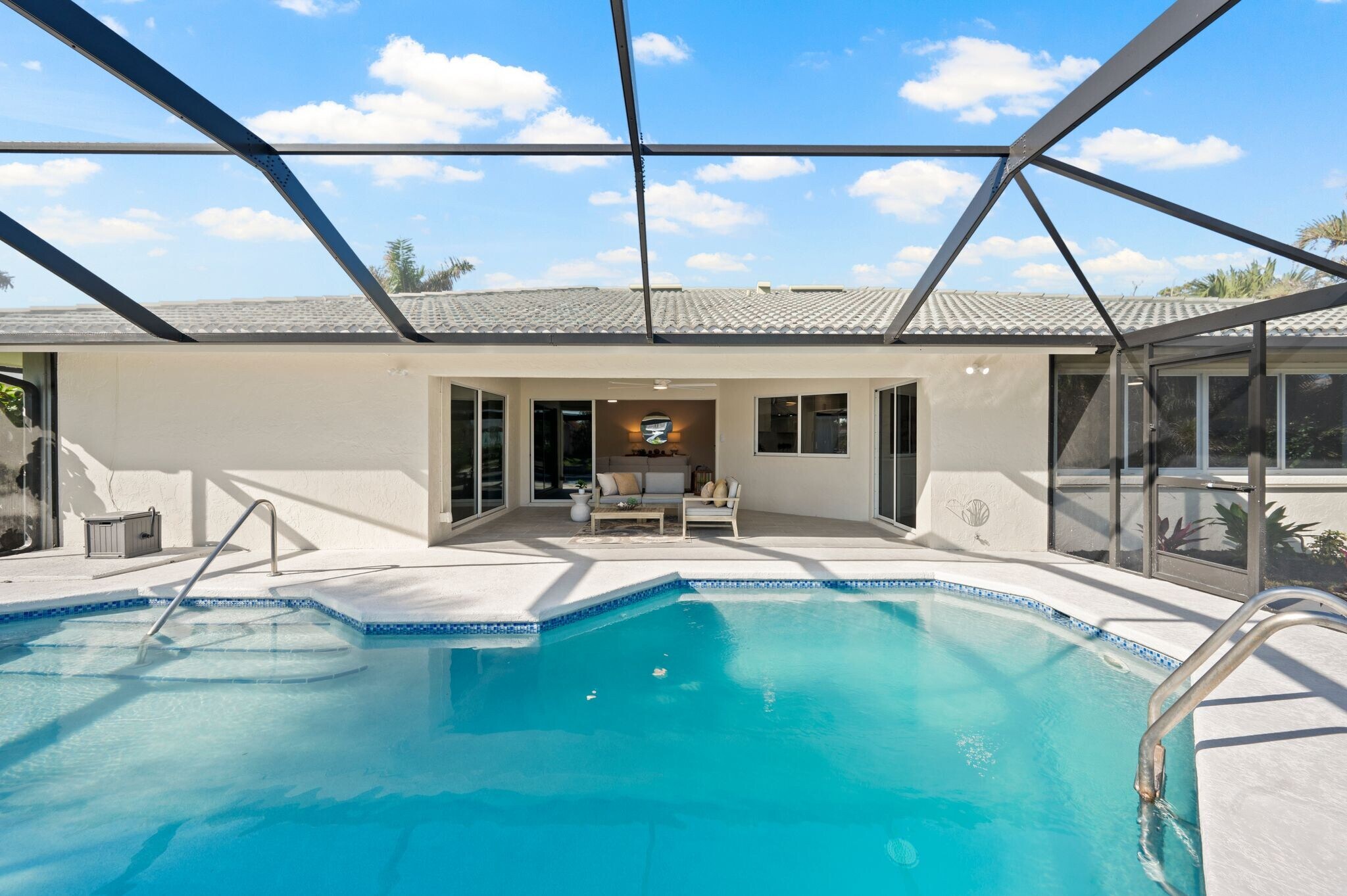 Building Photo - 210 Divinci Dr