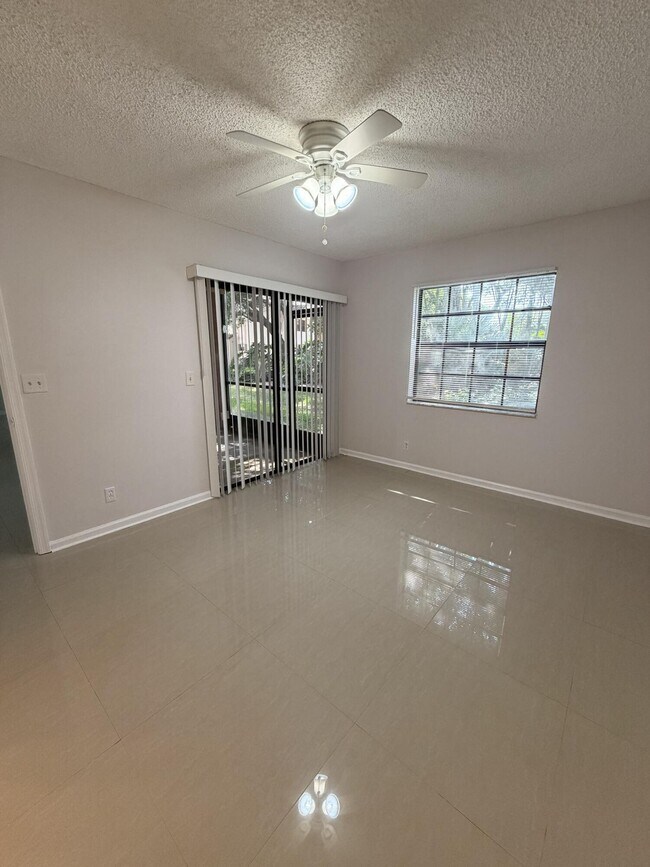 Building Photo - 301 Norwood Terrace