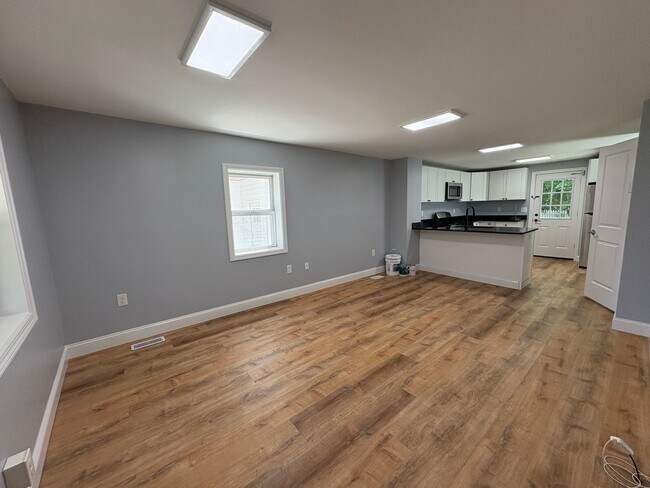 Building Photo - 213 Dewitt Ave
