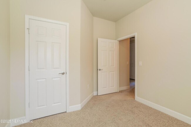 Building Photo - 16 Acorn Grove Ct