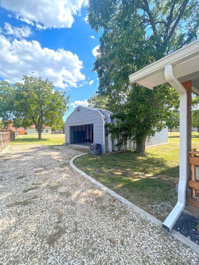 Building Photo - Single Family Home