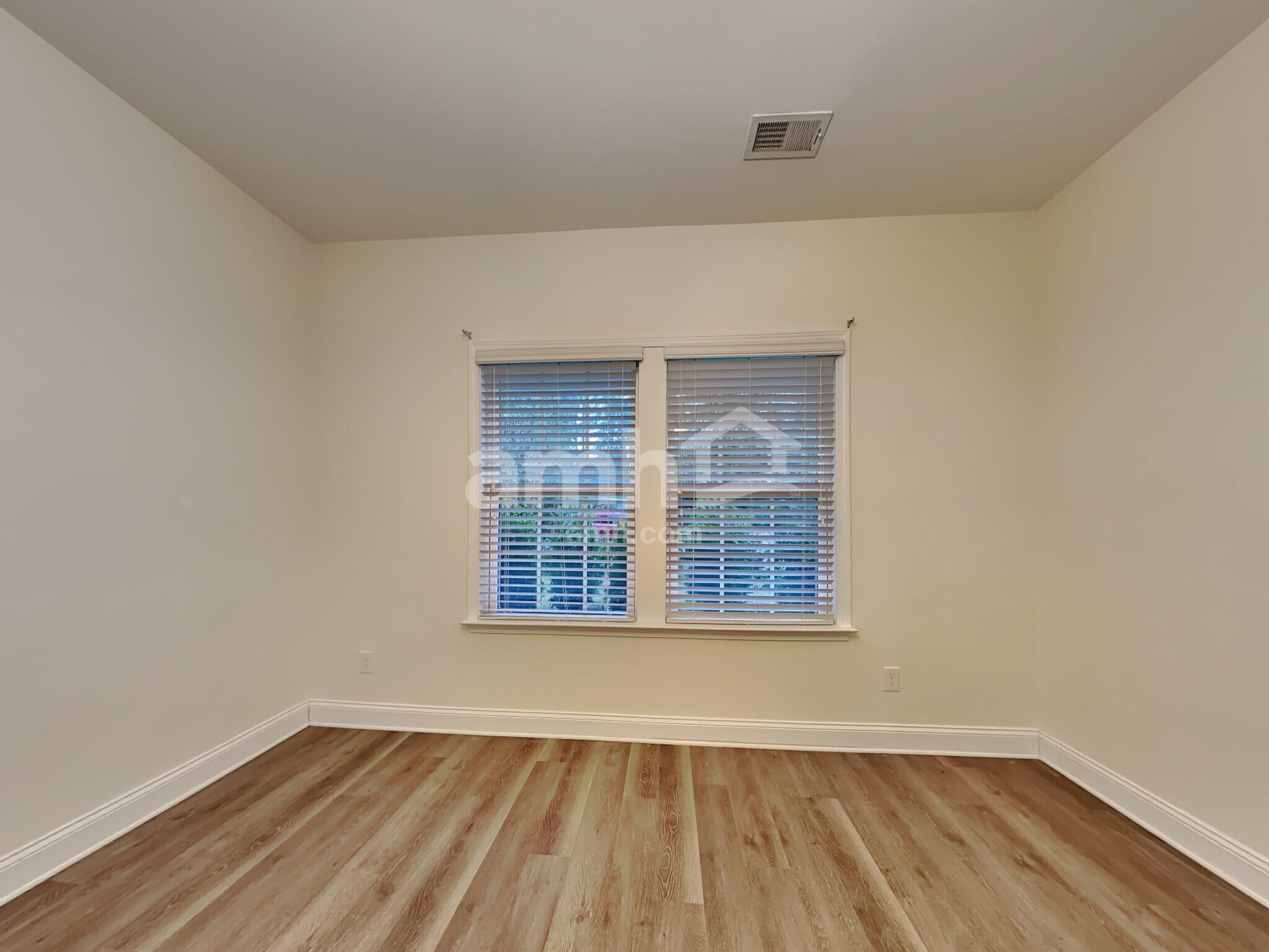 Building Photo - 317 Golf Rd