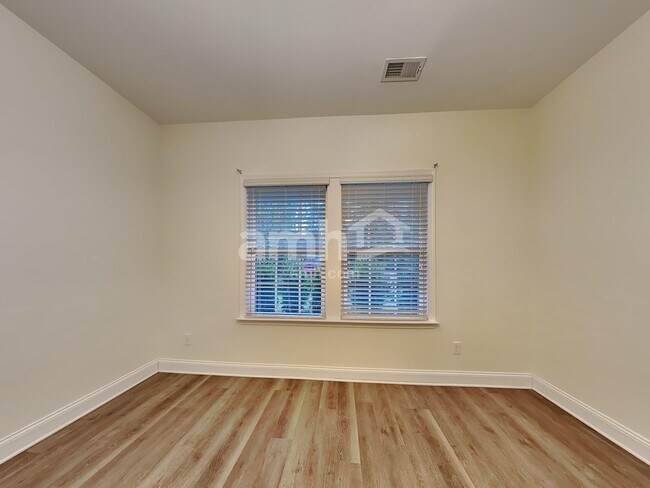 Building Photo - 317 Golf Rd