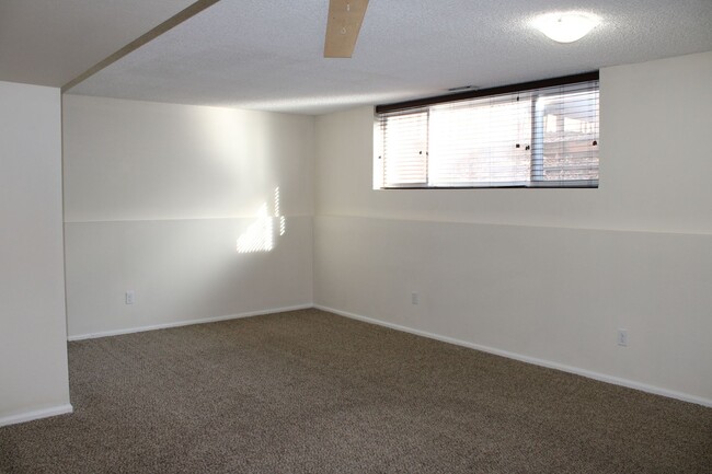 Building Photo - Lovely Three Bedroom Home Near Troutman Park