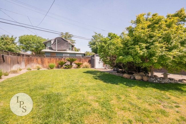 Building Photo - Beautifully Updated Fresno Tower Home, 3BR/2BA, plus Solar!!