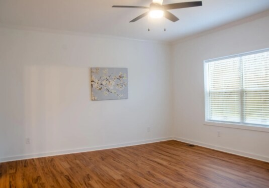 Building Photo - 1120 Hillside Dr
